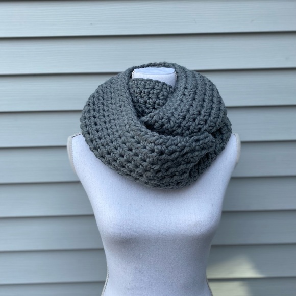 Tarcie Knitwear handmade infinity scarf in Slate - Picture 3 of 3